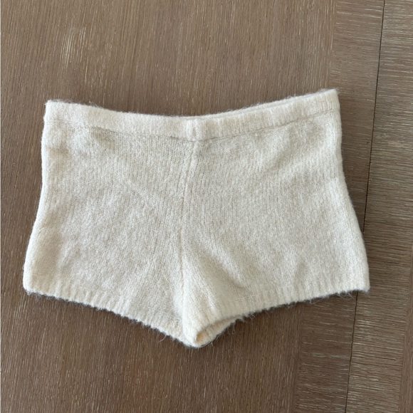 Victoria's Secret Pants - Victorias Secret Shorts Sz M Cream